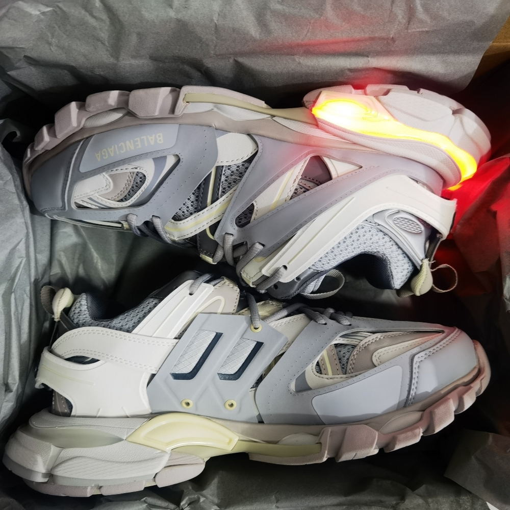 Balenciaga sneakers LED - Picture 2 of 4